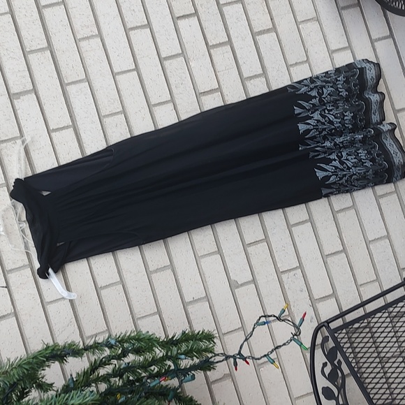 Black dress - Picture 6 of 7